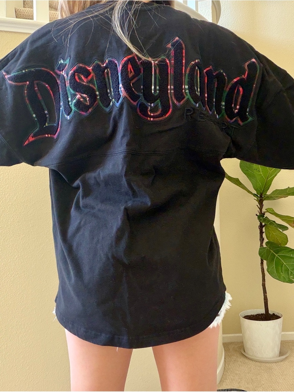 Disney Black VIP Tours Spirit Jersey - Picture 2 of 3